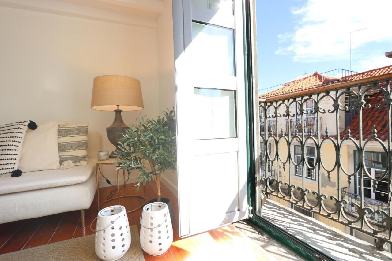 Chic Urban Retreat At Downtown With Balcony & Views Apartment Lisbon Bagian luar foto