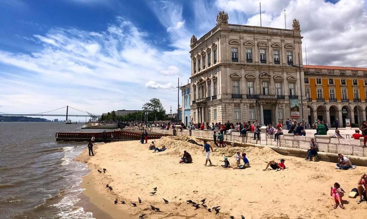 Chic Urban Retreat At Downtown With Balcony & Views Apartment Lisbon Bagian luar foto