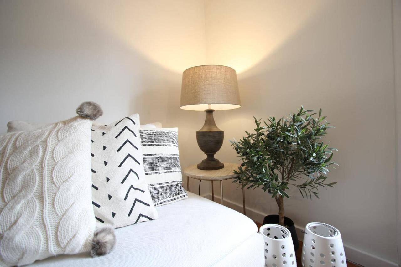 Chic Urban Retreat At Downtown With Balcony & Views Apartment Lisbon Bagian luar foto