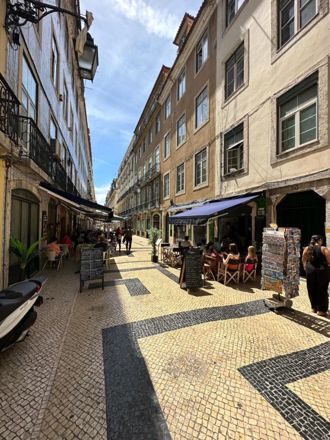Chic Urban Retreat At Downtown With Balcony & Views Apartment Lisbon Bagian luar foto